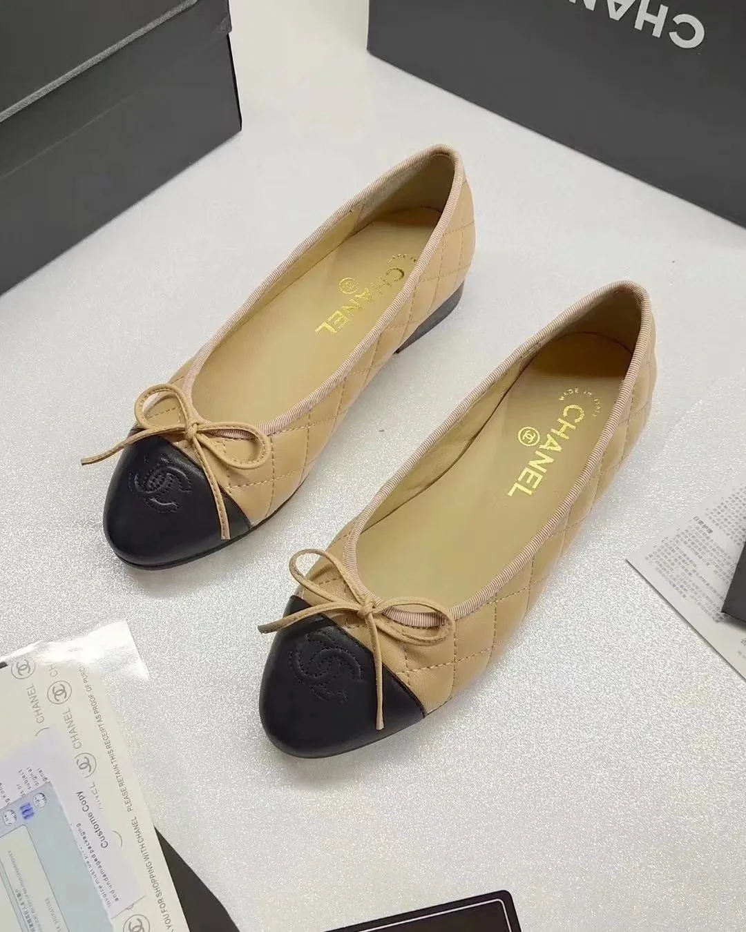 👟👟Ex-factory price 440👟👟 Chanel Chanel, ballet shoes, fashionable items, timeless classics, maintaining elegance. Exquisite style can be seen everywhere on the feet of celebrities and Internet celebrities. Luxury, replica of the popular original that will never fade away, upper; imported mixed sheepskin, inner sheepskin, size 35-41, genuine leather sole. There are too many colors for this type of fabric, please come to us for enquiries.
